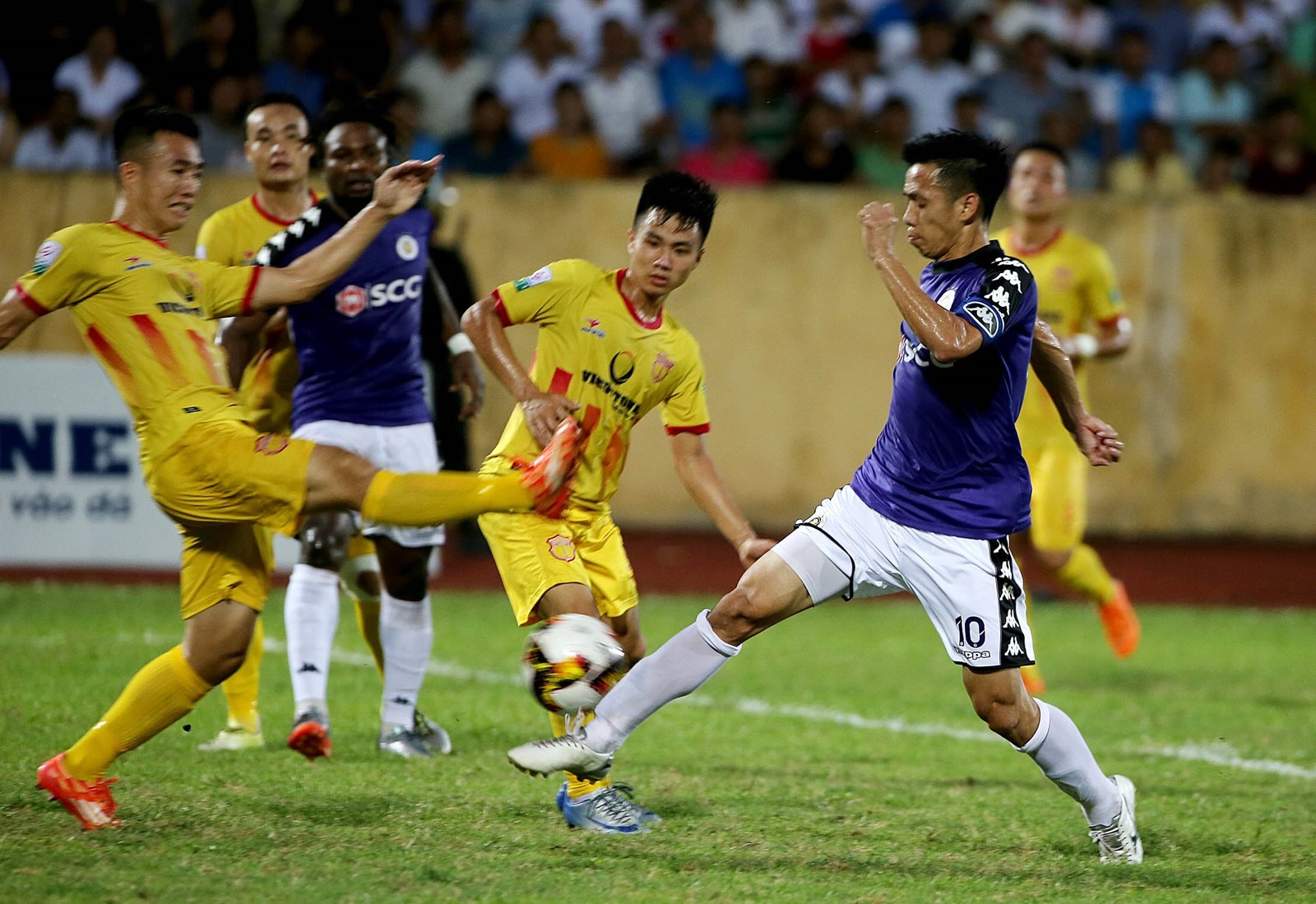 Nhận định soi kèo Nam Định vs Hà Nội lúc 18h00 ngày 5/2/2025