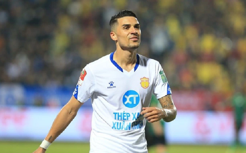 Hendrio Araujo đối diện tương lai mờ mịt khi bị Nam Định thanh lý, cơ hội lên tuyển Việt Nam gần như khép lại