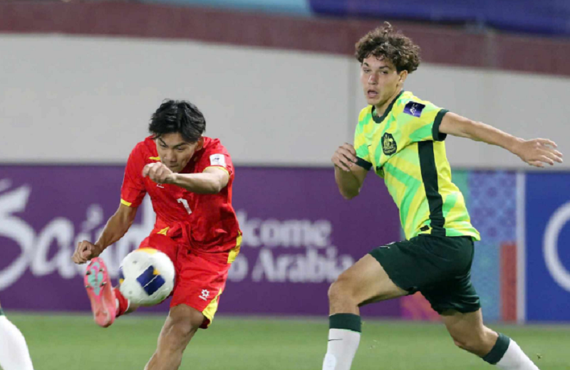 U17 Việt Nam thoát hiểm trước U17 Úc nhờ thần may mắn