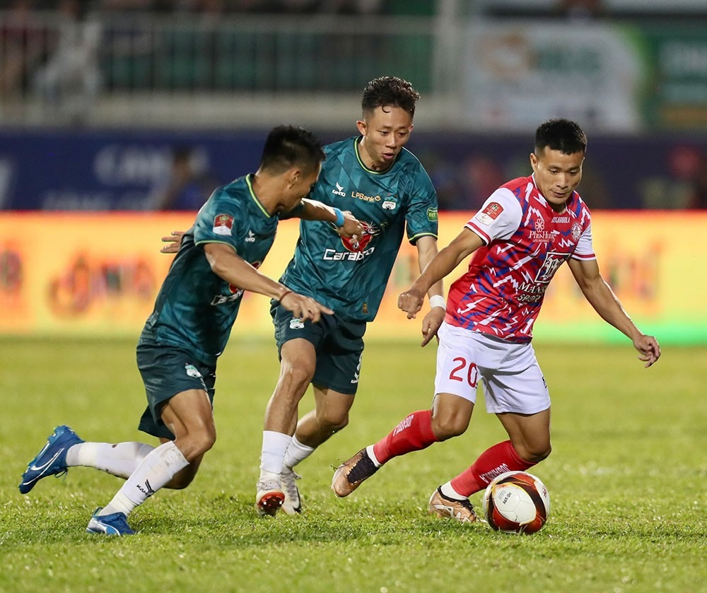Nhận định soi kèo CAHN vs TP HCM lúc 19h15 ngày 18/4/2025