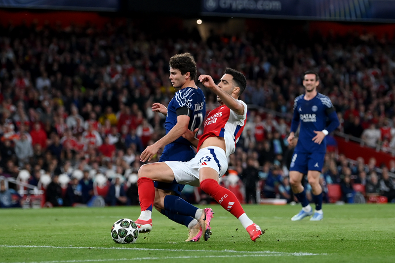Arsenal rút lui khỏi thương vụ Leroy Sane, chuyển hướng sang mục tiêu trẻ hơn